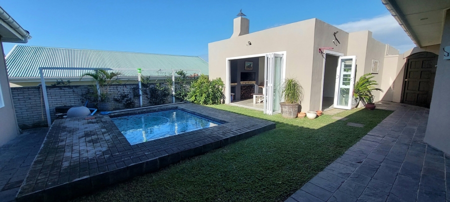 3 Bedroom Property for Sale in Sunrise On Sea Eastern Cape